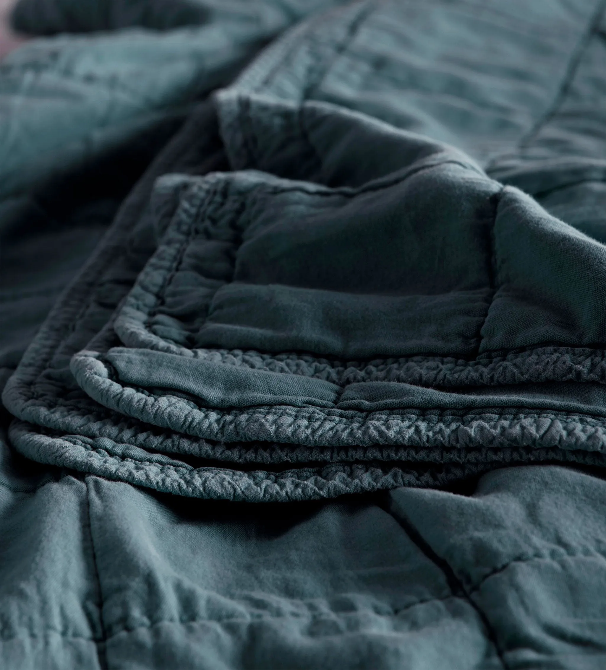 Darkest Spruce Finn 100% Cotton Quilted Throw