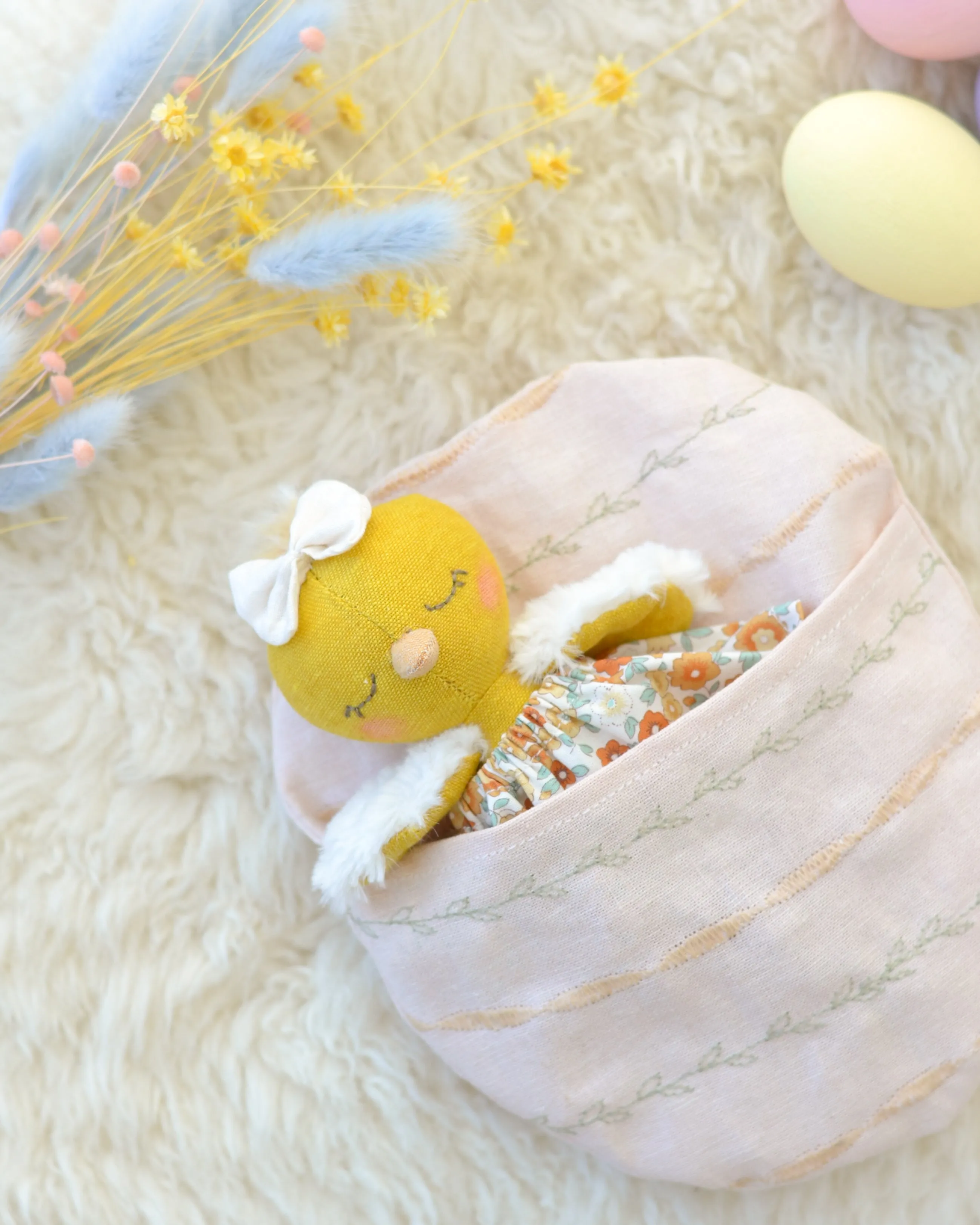 Mini Chick and Easter Egg-shaped Bed